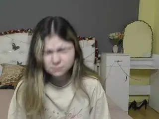Tinaredly  live sex cam