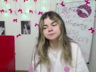 Tinaredly  live sex cam