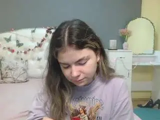 Tinaredly  live sex cam