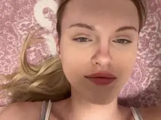 Denissetinnin  live sex cam