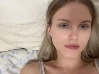 Denissetinnin  live sex cam