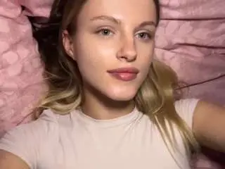 Denissetinnin  live sex cam