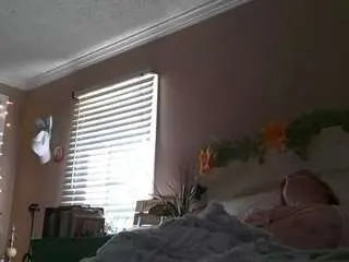 Naomi13  live sex cam