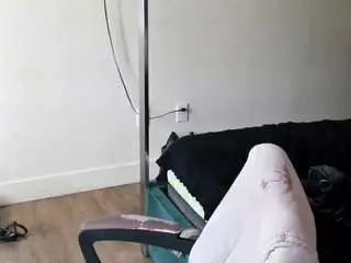 Tinasnoww  live sex cam