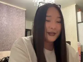 Charisseheuman  live sex cam