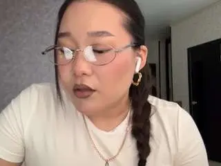Charisseheuman  live sex cam