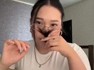 Charisseheuman  live sex cam