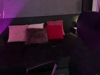 Saraamills  live sex cam