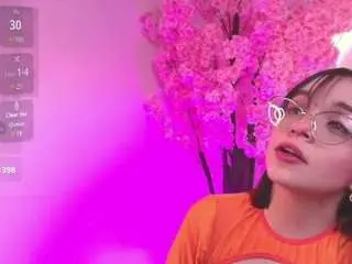 Clara-luuu  live sex cam