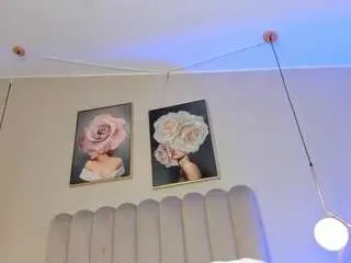 Saraa-blonde  live sex cam