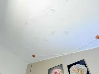 Saraa-blonde  live sex cam