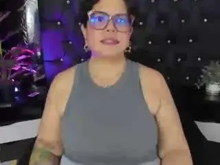 Arethaozz  live sex cam
