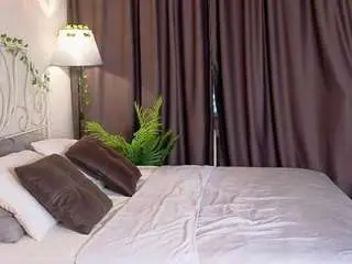 Meow-mellie  live sex cam