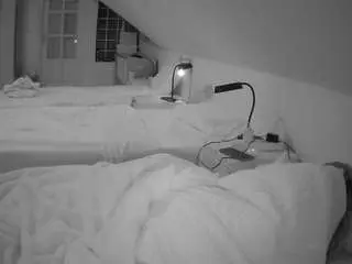 Voyeurcam-julmodels-bed-3  live sex cam