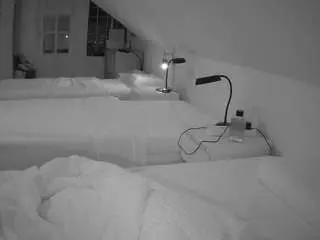 Voyeurcam-julmodels-bed-3  live sex cam