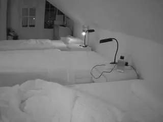 Voyeurcam-julmodels-bed-3  live sex cam