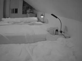 Voyeurcam-julmodels-bed-3  live sex cam