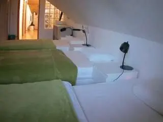 Voyeurcam-julmodels-bed-3  live sex cam