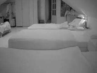 Voyeurcam-julmodels-bed-3  live sex cam