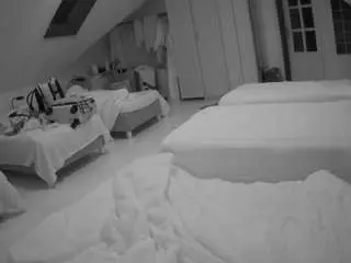 Voyeurcam-julmodels-bed-3  live sex cam