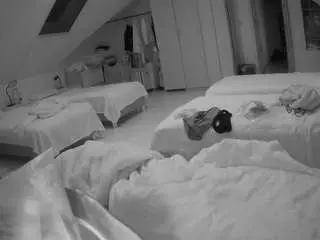 Voyeurcam-julmodels-bed-3  live sex cam