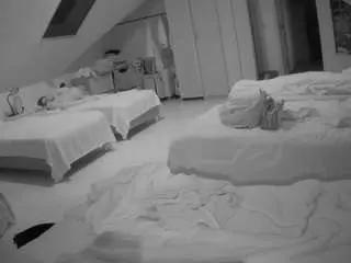 Voyeurcam-julmodels-bed-3  live sex cam