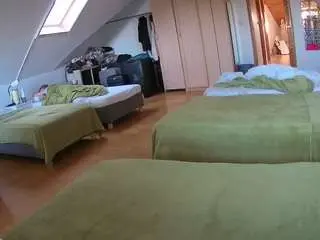 Voyeurcam-julmodels-bed-3  live sex cam