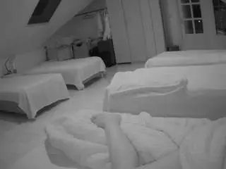 Voyeurcam-julmodels-bed-3  live sex cam