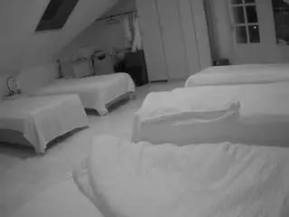 Voyeurcam-julmodels-bed-3  live sex cam