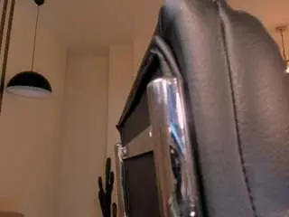 Lisaflowers1  live sex cam