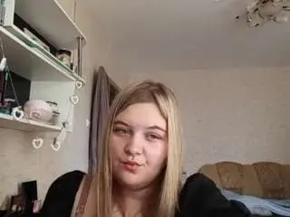 Maisiegirod  live sex cam