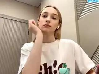 Janetholowell  live sex cam