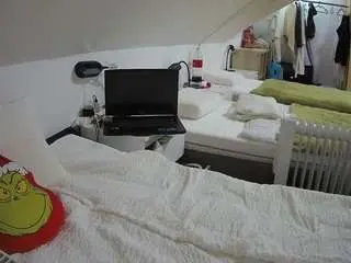 Voyeurcam-julmodels-bed-4  live sex cam
