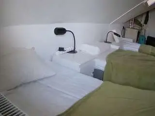 Voyeurcam-julmodels-bed-4  live sex cam