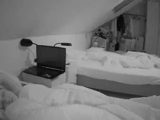 Voyeurcam-julmodels-bed-4  live sex cam