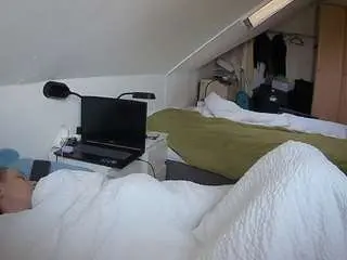 Voyeurcam-julmodels-bed-4  live sex cam