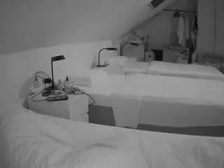 Voyeurcam-julmodels-bed-4  live sex cam