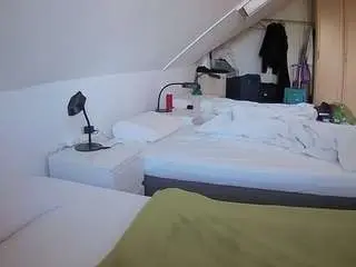 Voyeurcam-julmodels-bed-4  live sex cam