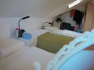 Voyeurcam-julmodels-bed-4  live sex cam