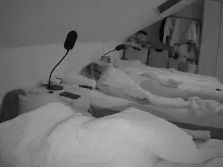 Voyeurcam-julmodels-bed-4  live sex cam