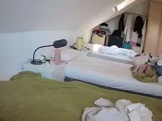 Voyeurcam-julmodels-bed-4  live sex cam