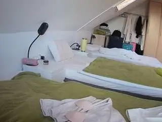 Voyeurcam-julmodels-bed-4  live sex cam