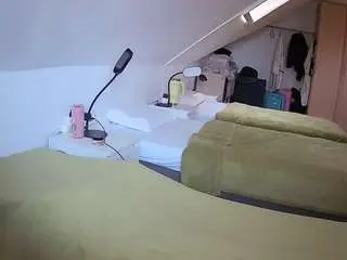 Voyeurcam-julmodels-bed-4  live sex cam