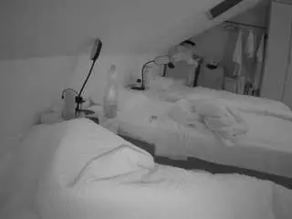 Voyeurcam-julmodels-bed-4  live sex cam