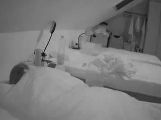 Voyeurcam-julmodels-bed-4  live sex cam