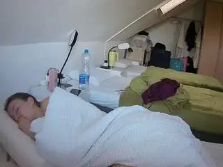 Voyeurcam-julmodels-bed-4  live sex cam