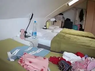 Voyeurcam-julmodels-bed-4  live sex cam