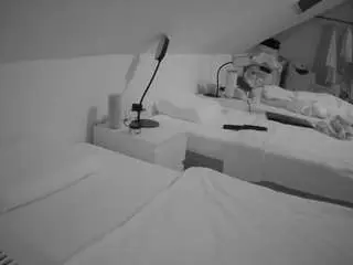 Voyeurcam-julmodels-bed-4  live sex cam