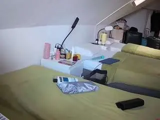 Voyeurcam-julmodels-bed-4  live sex cam