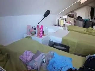 Voyeurcam-julmodels-bed-4  live sex cam